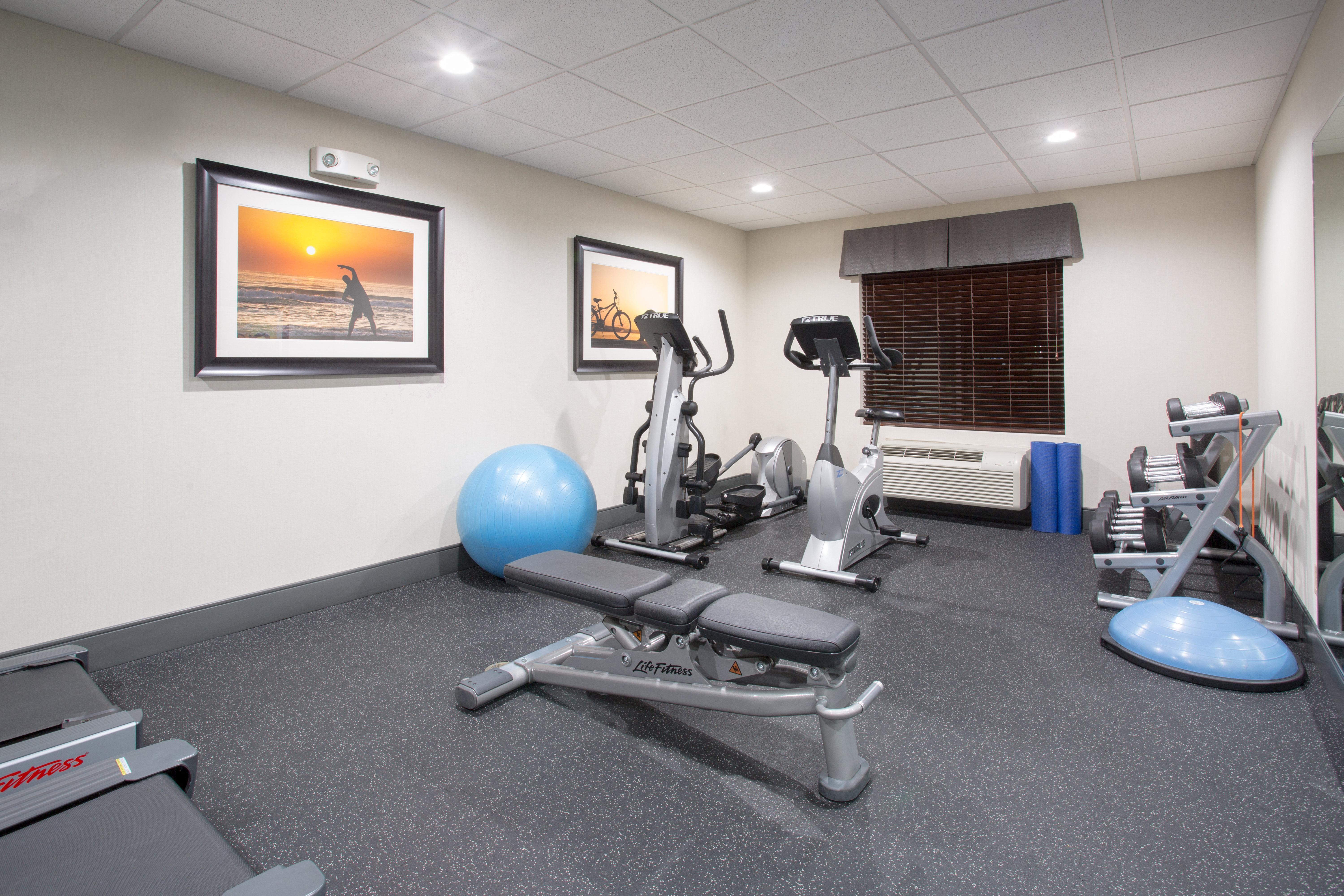 Holiday Inn Express Hotel & Suites Concordia Us 81 By Ihg Exterior photo