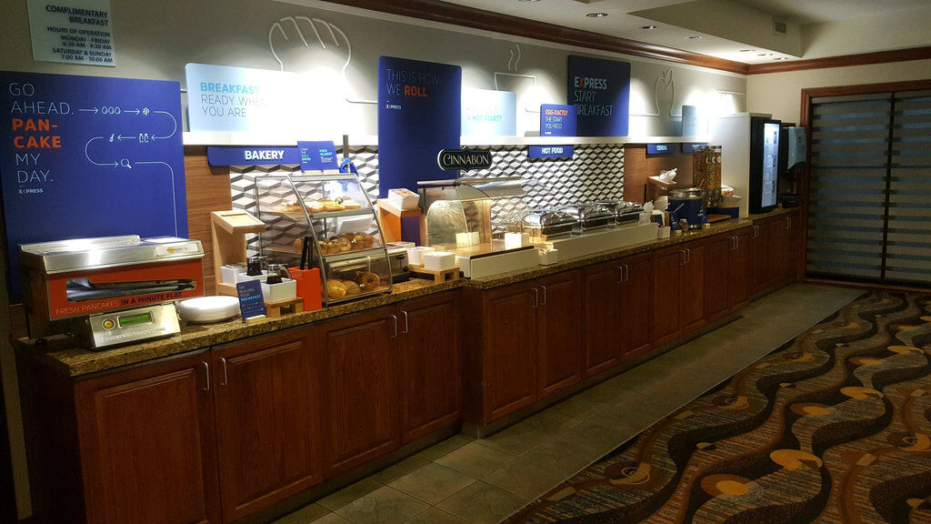 Holiday Inn Express Hotel & Suites Concordia Us 81 By Ihg Exterior photo