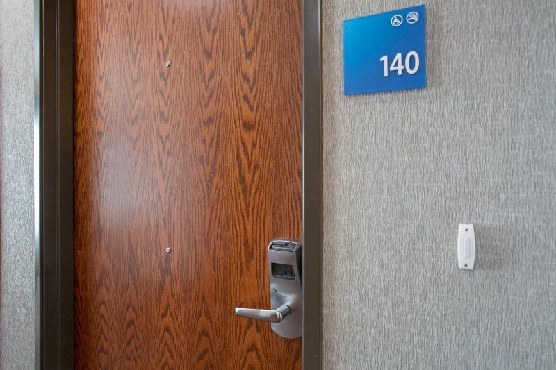 Holiday Inn Express Hotel & Suites Concordia Us 81 By Ihg Exterior photo